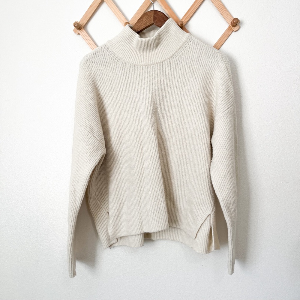 Abercrombie and Fitch Chunky Cream Sweater Size Large